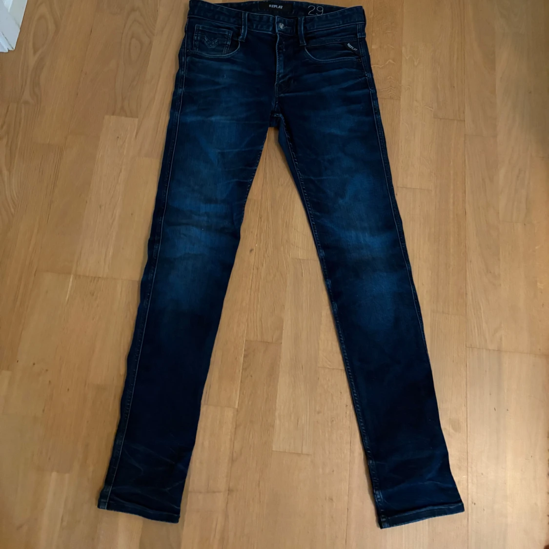 Mörkblåa Replay Anbass Jeans - 1