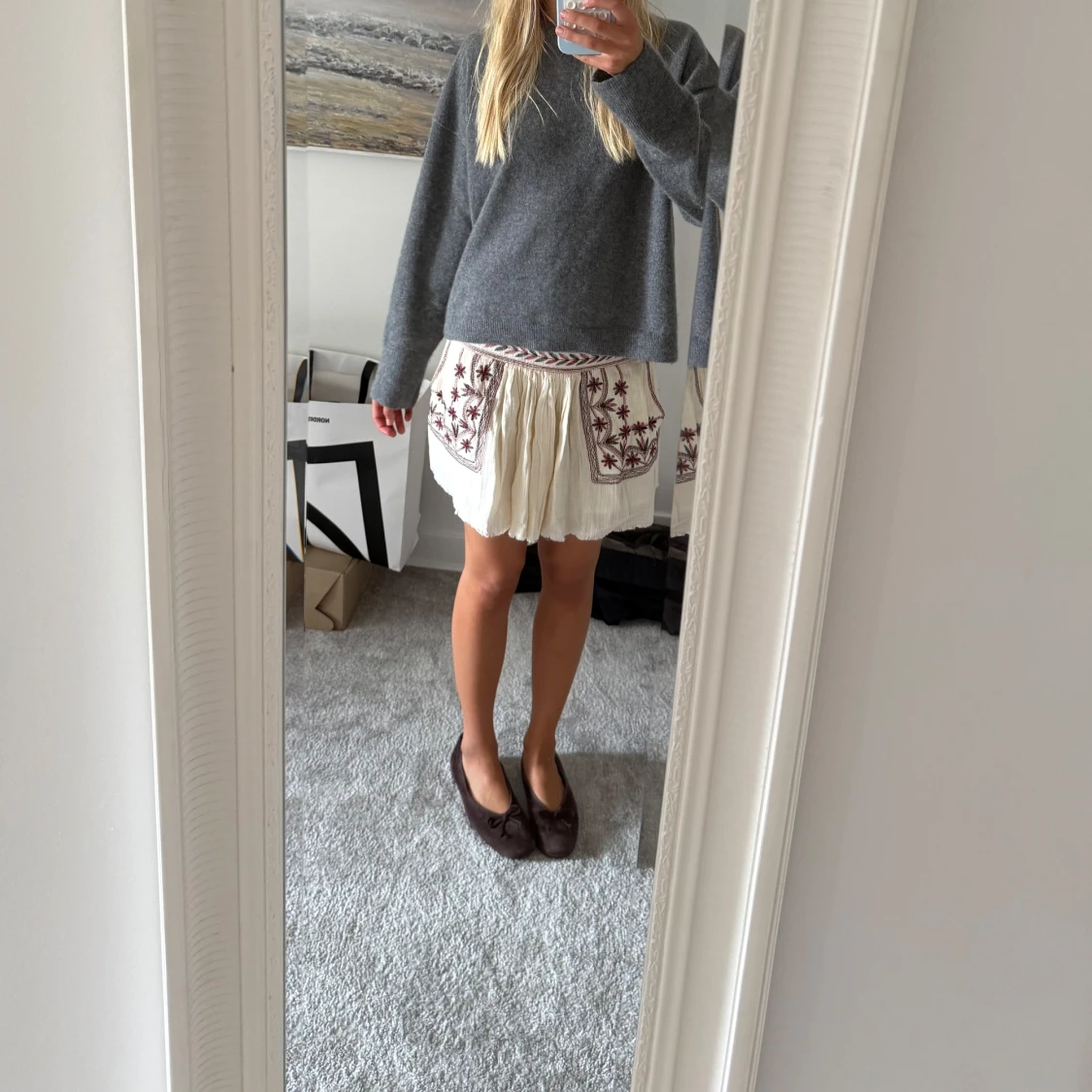 Broderad kortkjol i bomull - 2