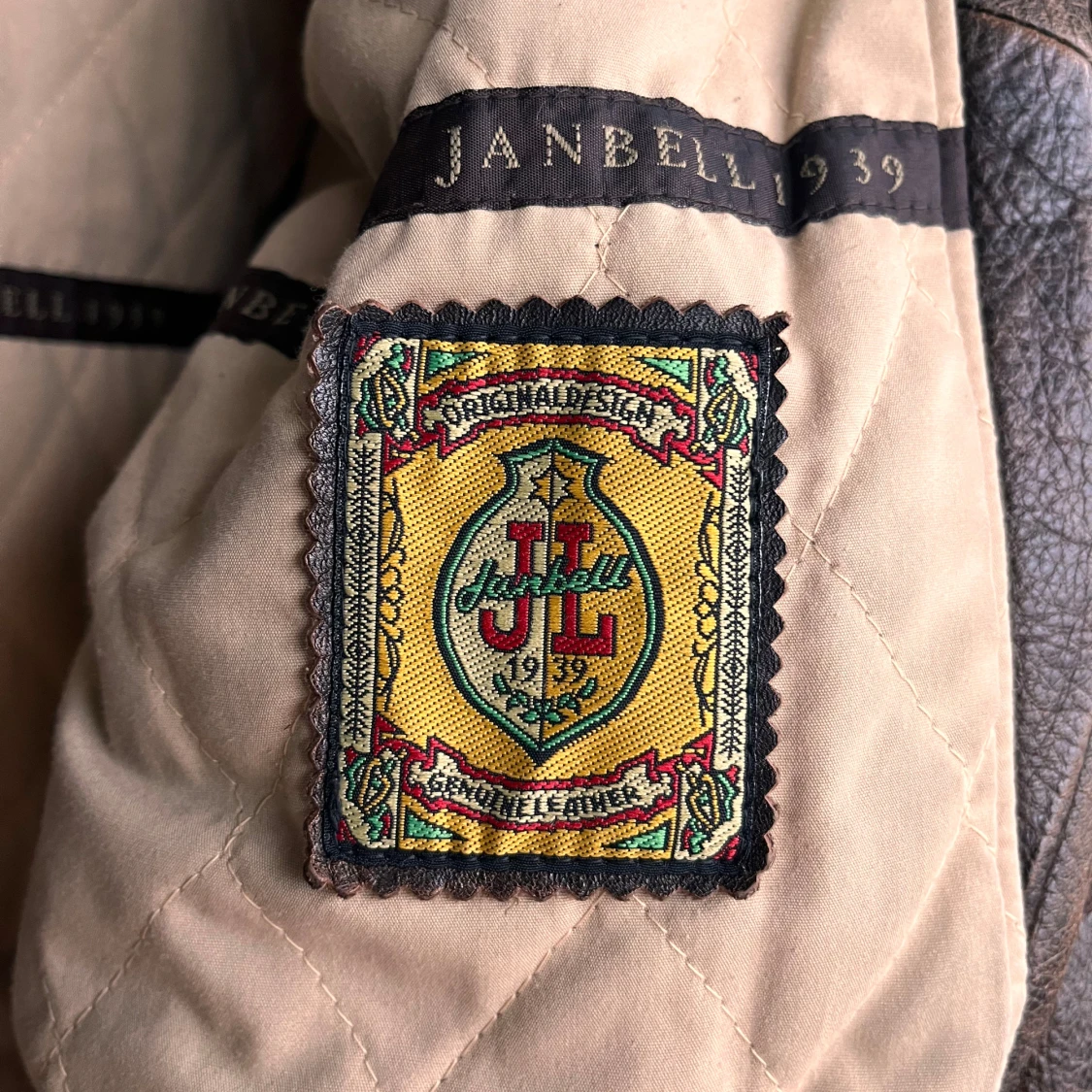 Brun skinnjacka strl S-M - 2