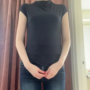 Marinblå  topp - Marinblå topp i nyskick