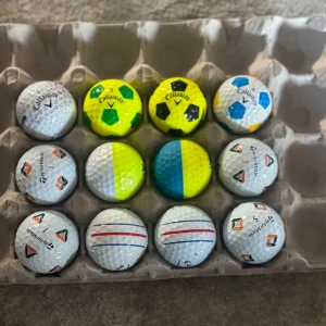 Golfbollar  - Köp vid intresse av mina A klass putt bollar    Taylormade tp5 Pix = 26kr st                           Callaway tripple track = 20 st                                           Callaway fotboll = 25kr st                                 Callaway supersof 20kr st                                         Srixon halva halva 25kr st                                     Paket pris =  300kr