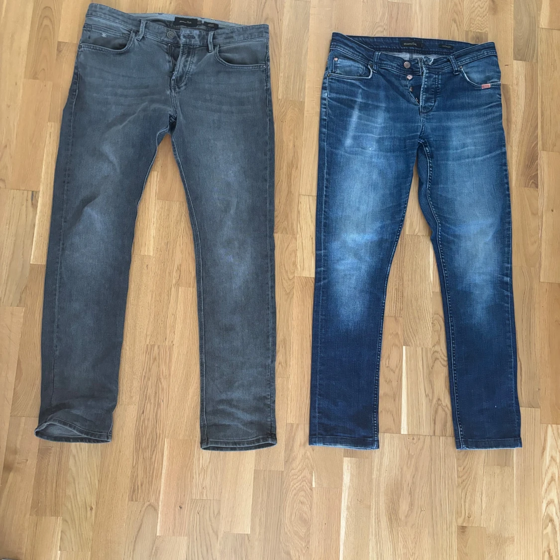 Två par Massimo Dutti jeans, strl 31. Säljer båda för 210. Ena för 130.