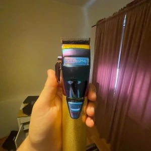 BaBylissPRO fx - En babybliss clipper andvänd ett par gånger Guards och laddare kommer med.