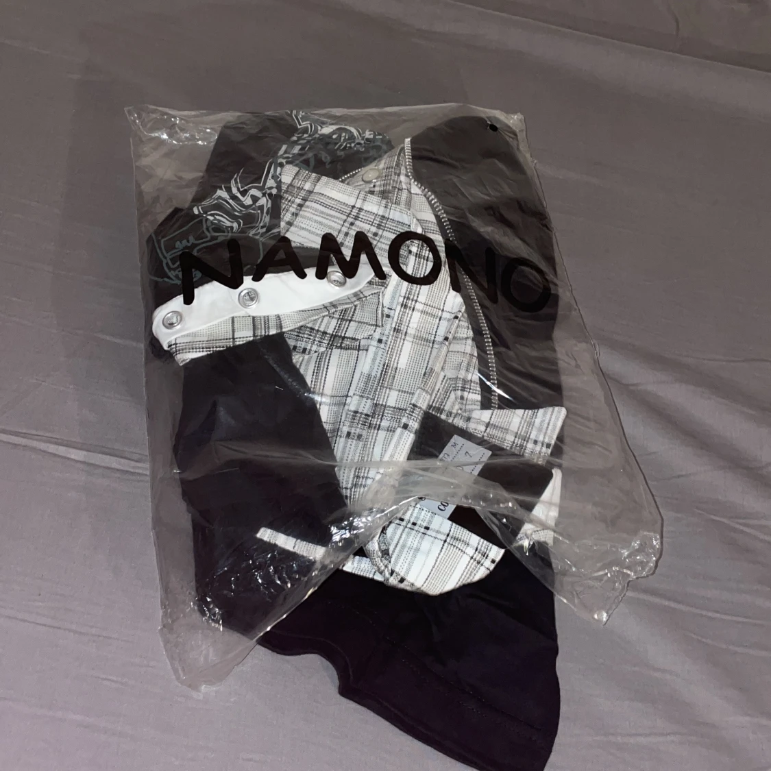 Svart och rutig henley från Namono