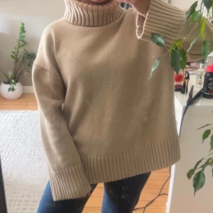 Stickad polotröja - Jätte fin stickad tröja med polokrage