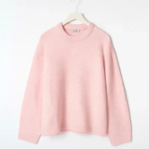 Ljusrosa stickad tröja Gina Tricot - Supermysig ljusrosa stickad tröja från Gina Tricot. Storlek m💕