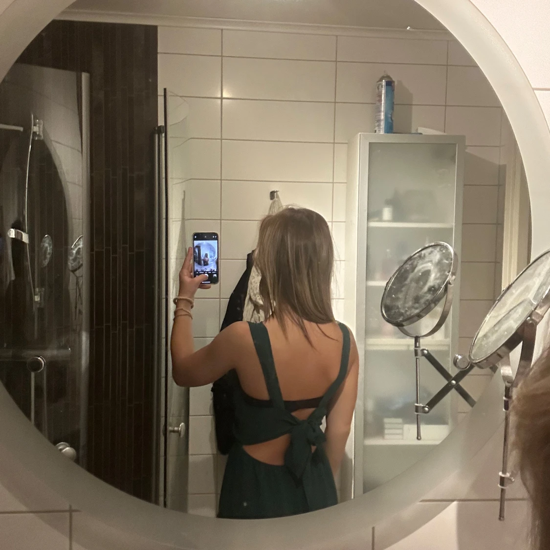 Mörkgrön långklänning med slits - 2