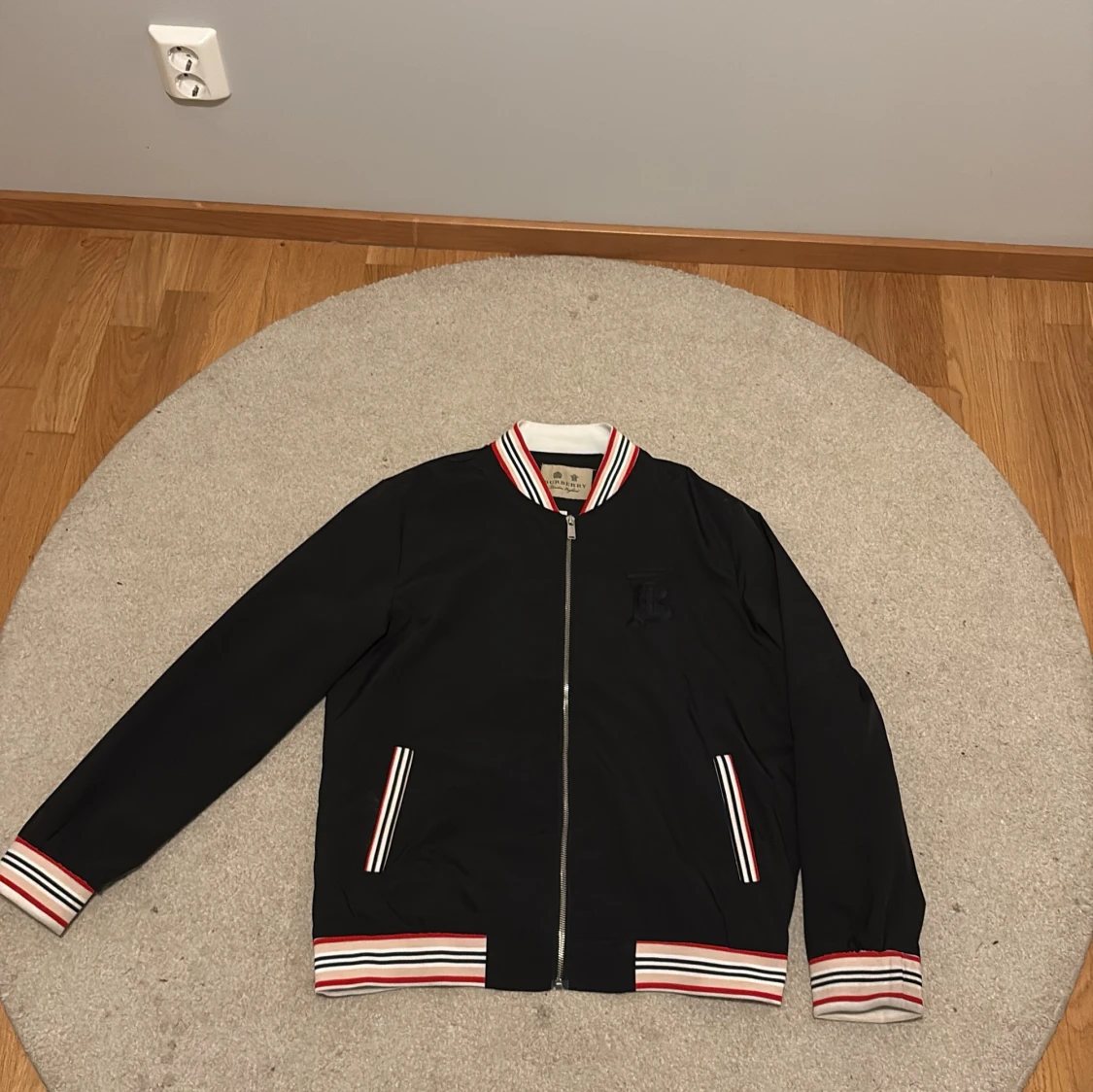 Svart bomberjacka från Burberry