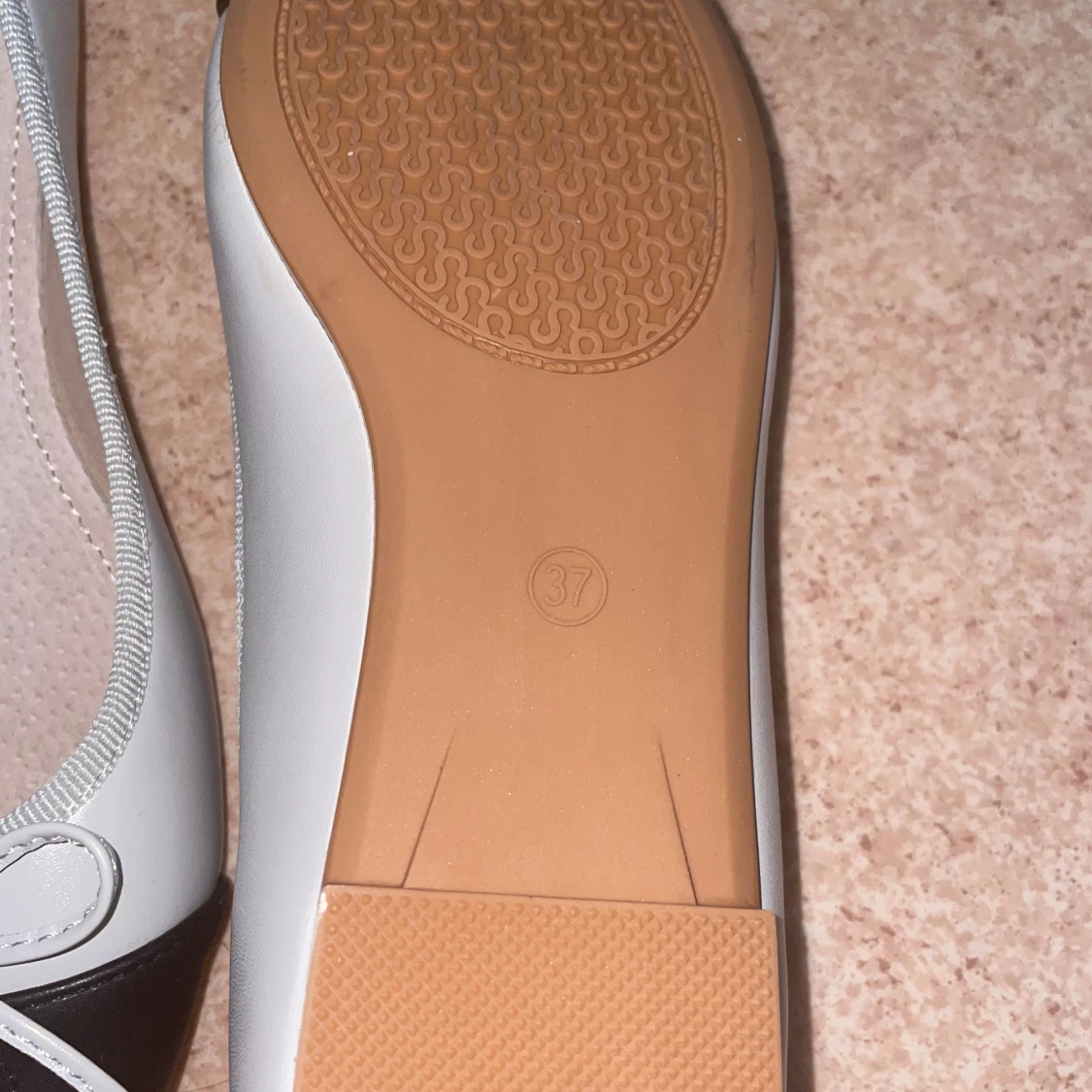 Svarta och vita ballerinaskor med rosett - 1