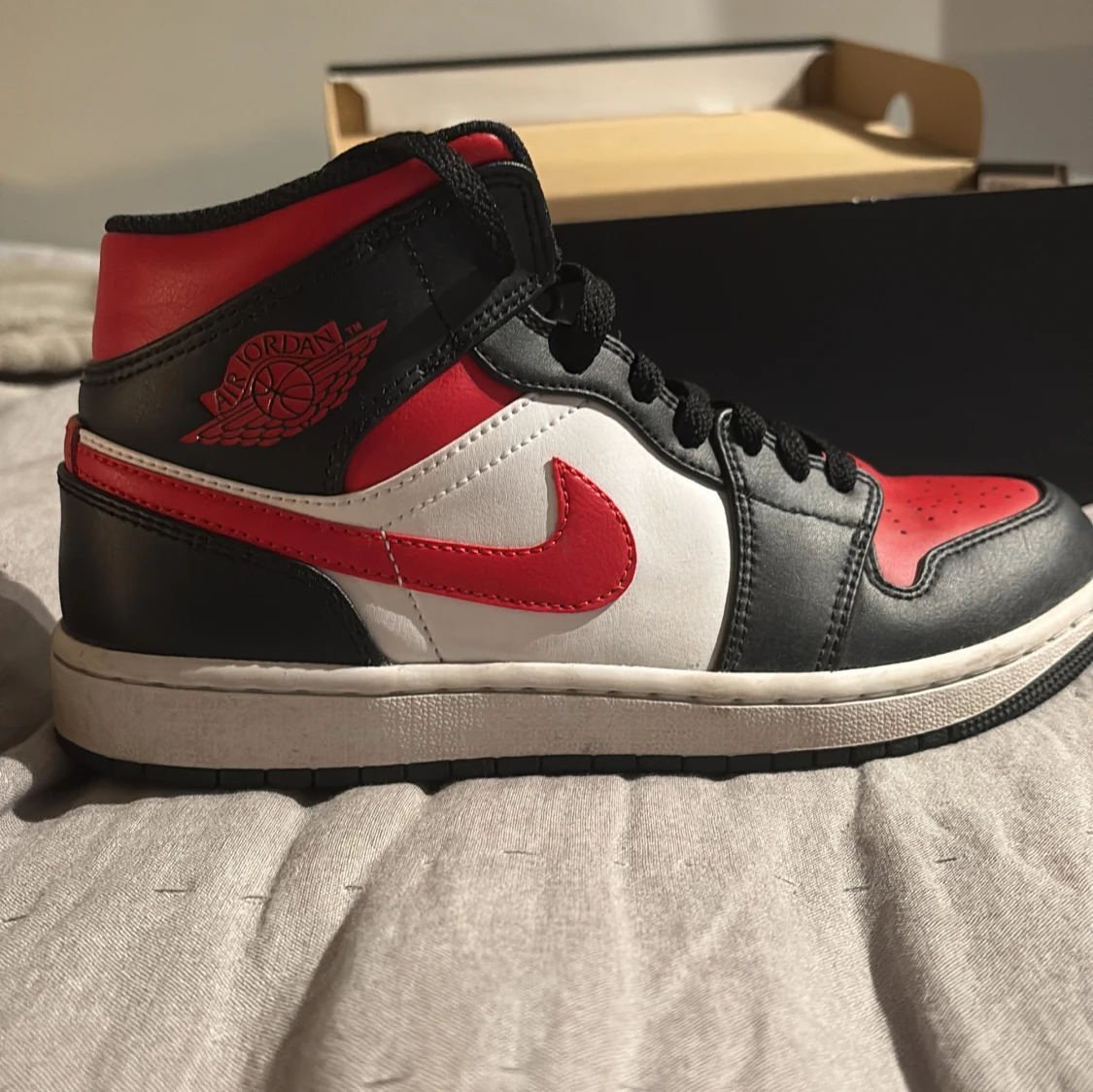 Nike Air Jordan 1 High röd/svart/vit