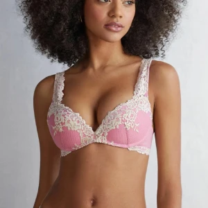 Rosa spets-bh från Intimissimi - Supersöt rosa bh med ljus spets från Intimissimi💞kostar 599 nypris 