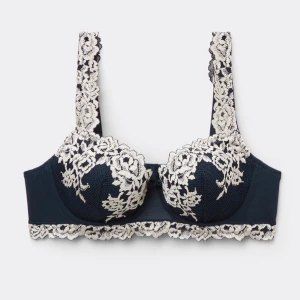 Intimissmi bh - Säljer denna bh från Intimissmi. Den är knappt använd. Priset kan diskuteras. Kom privat för frågor eller intresse💞