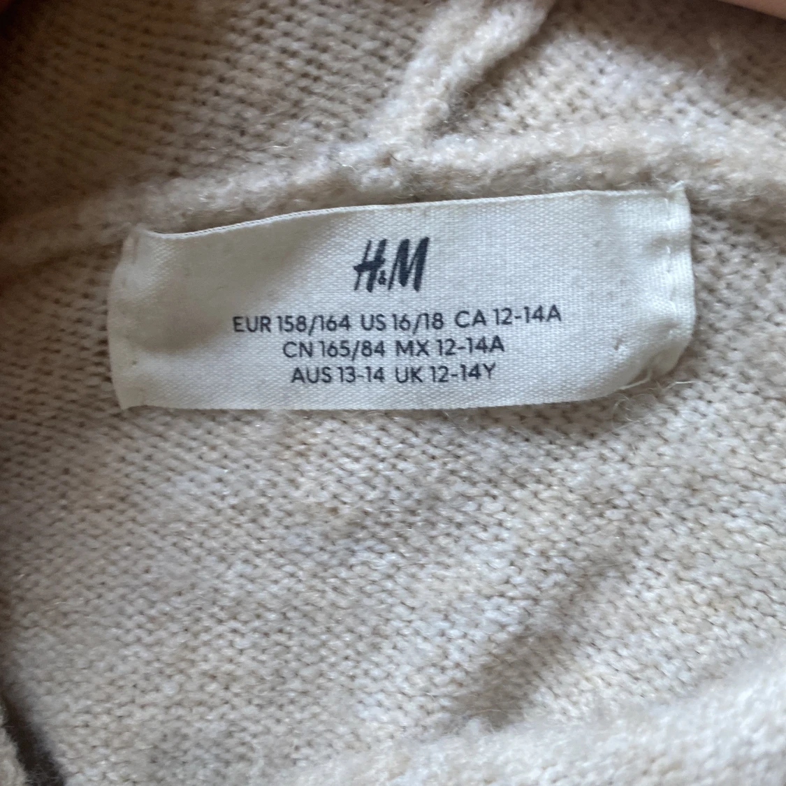 Beige stickad hoodie från H&M - 2