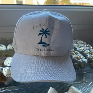 Keps från Costa Serena vintage - Marinblå/Guld keps från Costa Serena, modell: Amalfi Coast. Bra passform.