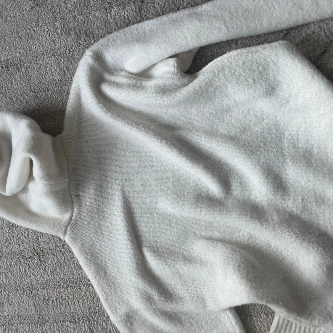 Vit stickad hoodie från BikBok - 2