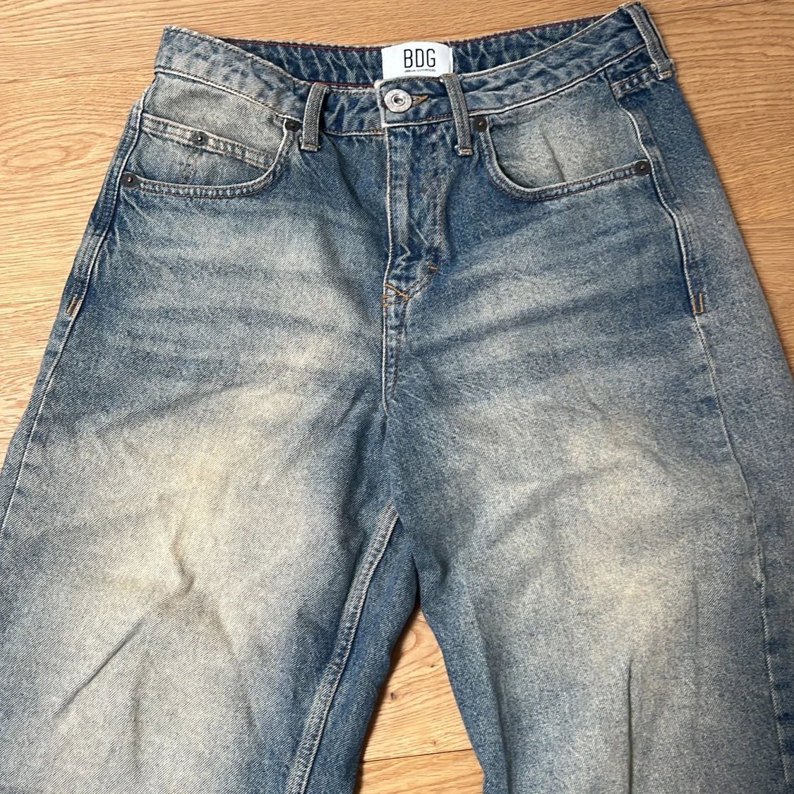 Wide jeans från BDG med rå kant - 2