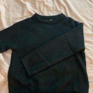 Svart stickad tröja - Jätte fin svart stickad tröja som aldrig är använd endast testad🩷