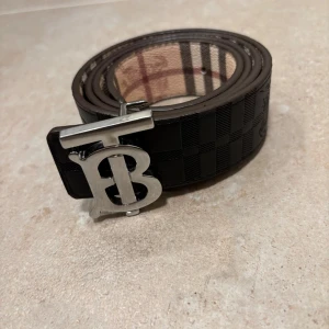 Burberry bälte - Helt ny, går byta sida till beige