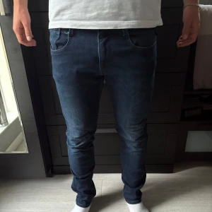 Replay jeans - Mörkblå replay Anbass jeans | Storlek 31W/30L | Skick 8/10 | Nypris 1400 | hör av er vid minsta fundering 👍🙌