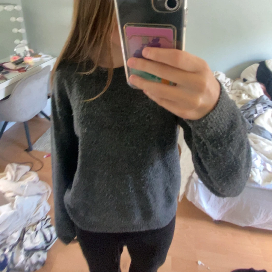 Mörkgrå stickad tröja