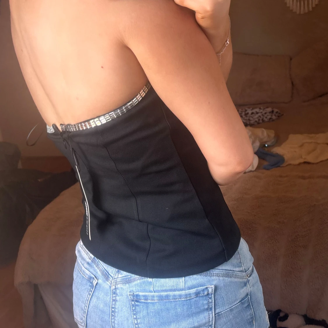 Svart tubtopp med glitter kant - 1