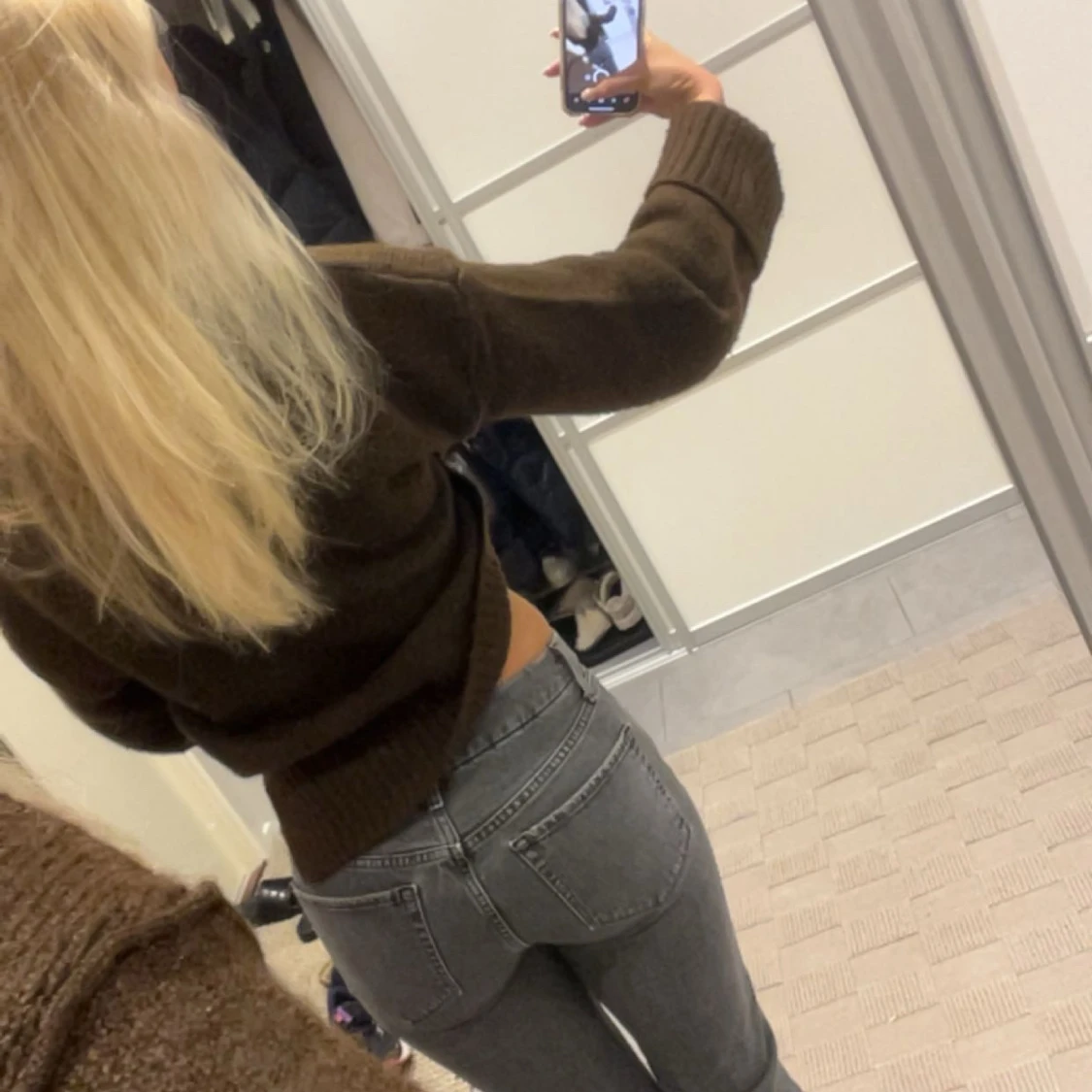 Grå raka jeans med låg midja  - 2