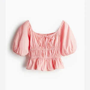 Rosa topp från hm - Säljer denna superfina hm topp! Storlek S och använd fåtal gånger. 