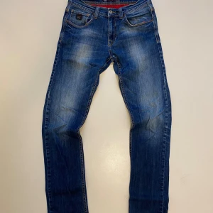 Vintage unika jeans - Vintage Pual and shark jeans //  Mycket bra skick //  Storlek W30 L32 //  Skriv vid minsta fråga eller fundering💯🤝