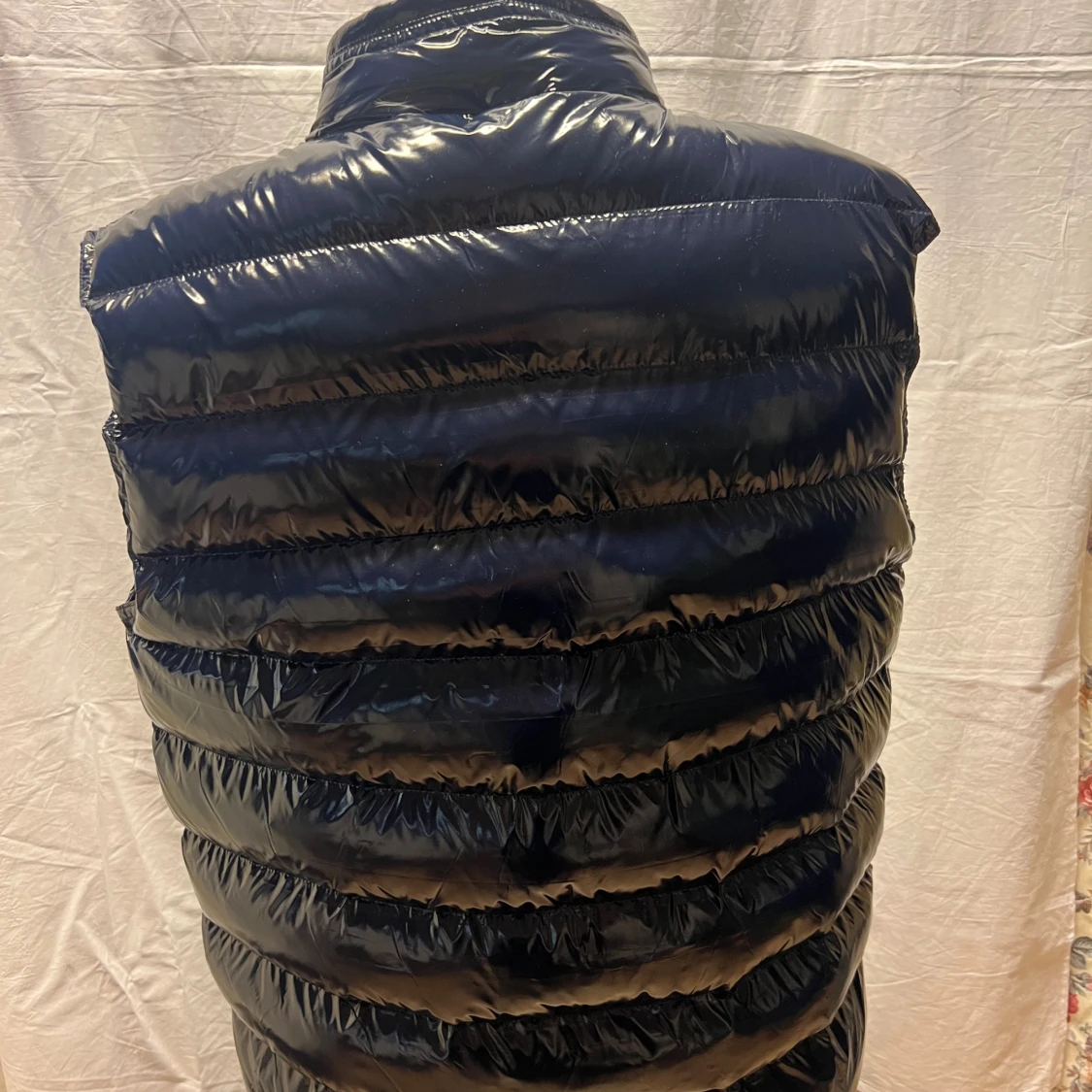 Mörkblå dunväst från Moncler - 1