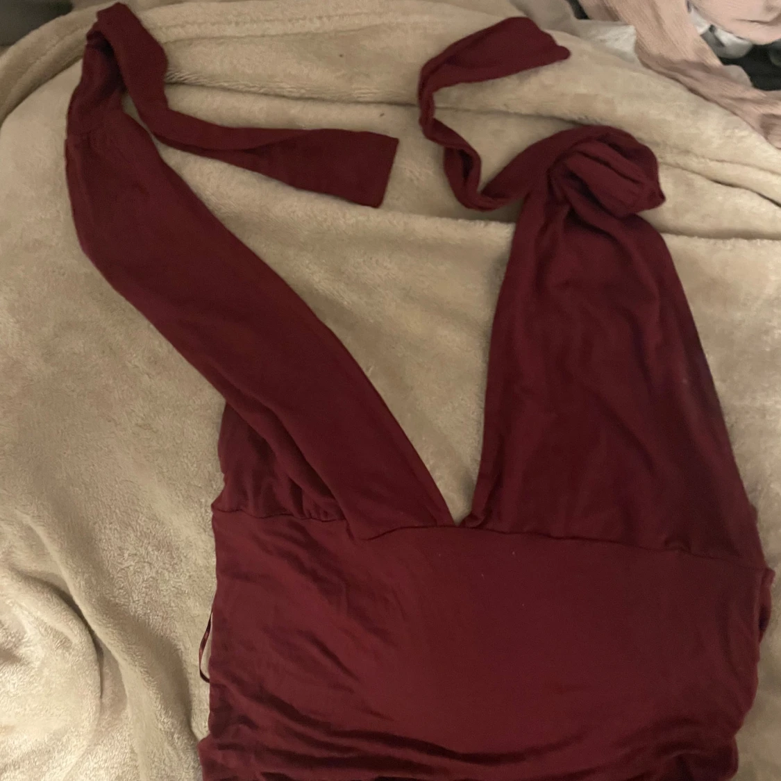 Vinröd omlottklänning från The Black Label - 1