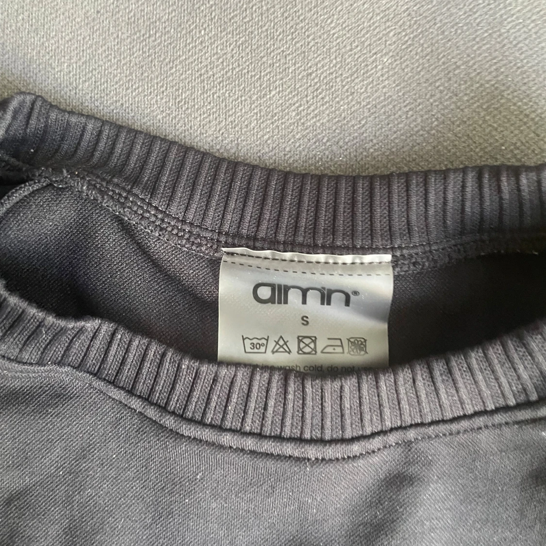 Mörkgrå croppad sweatshirt Aim'n - 2