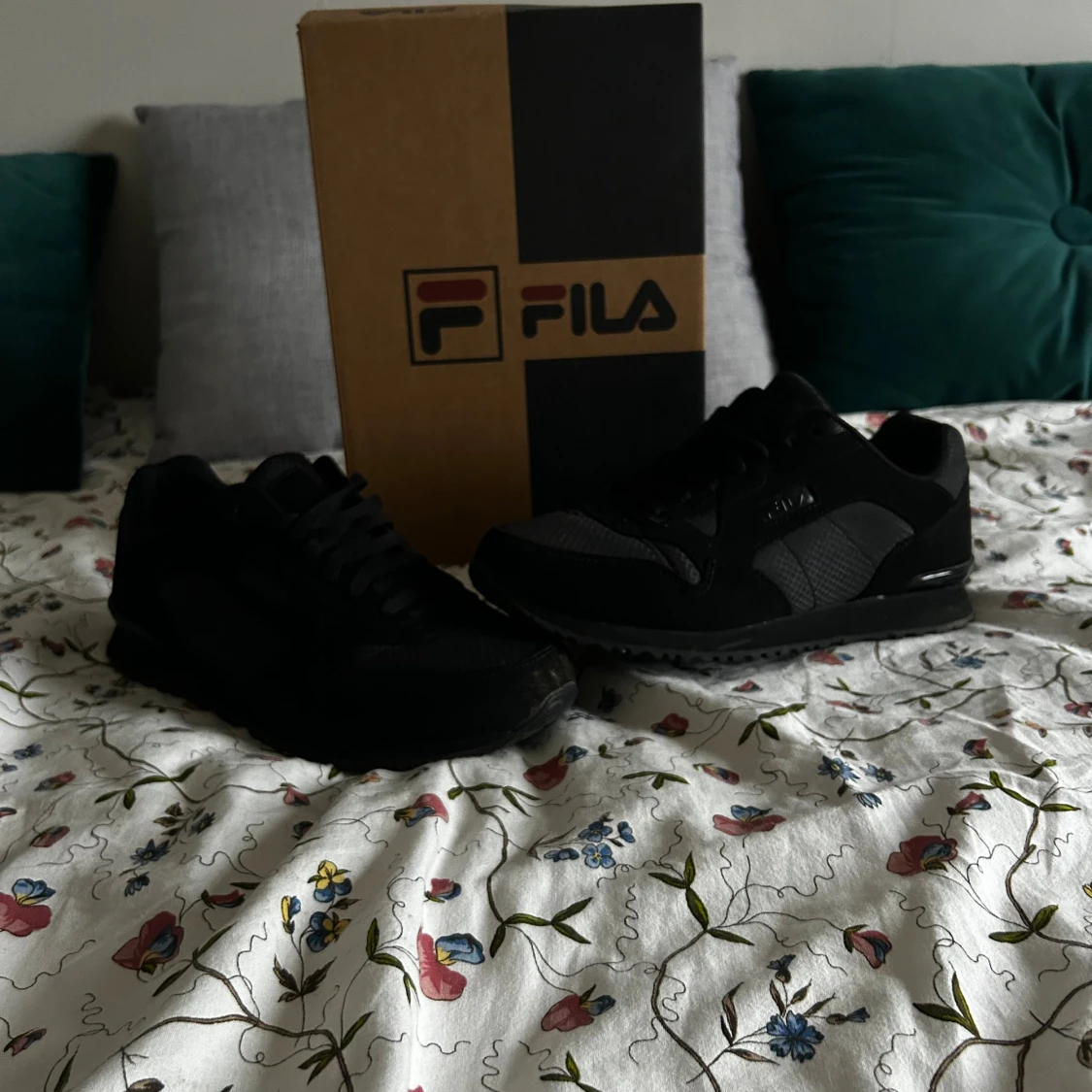 Svarta sneakers från FILA, storlek 42 (använd 1 gång