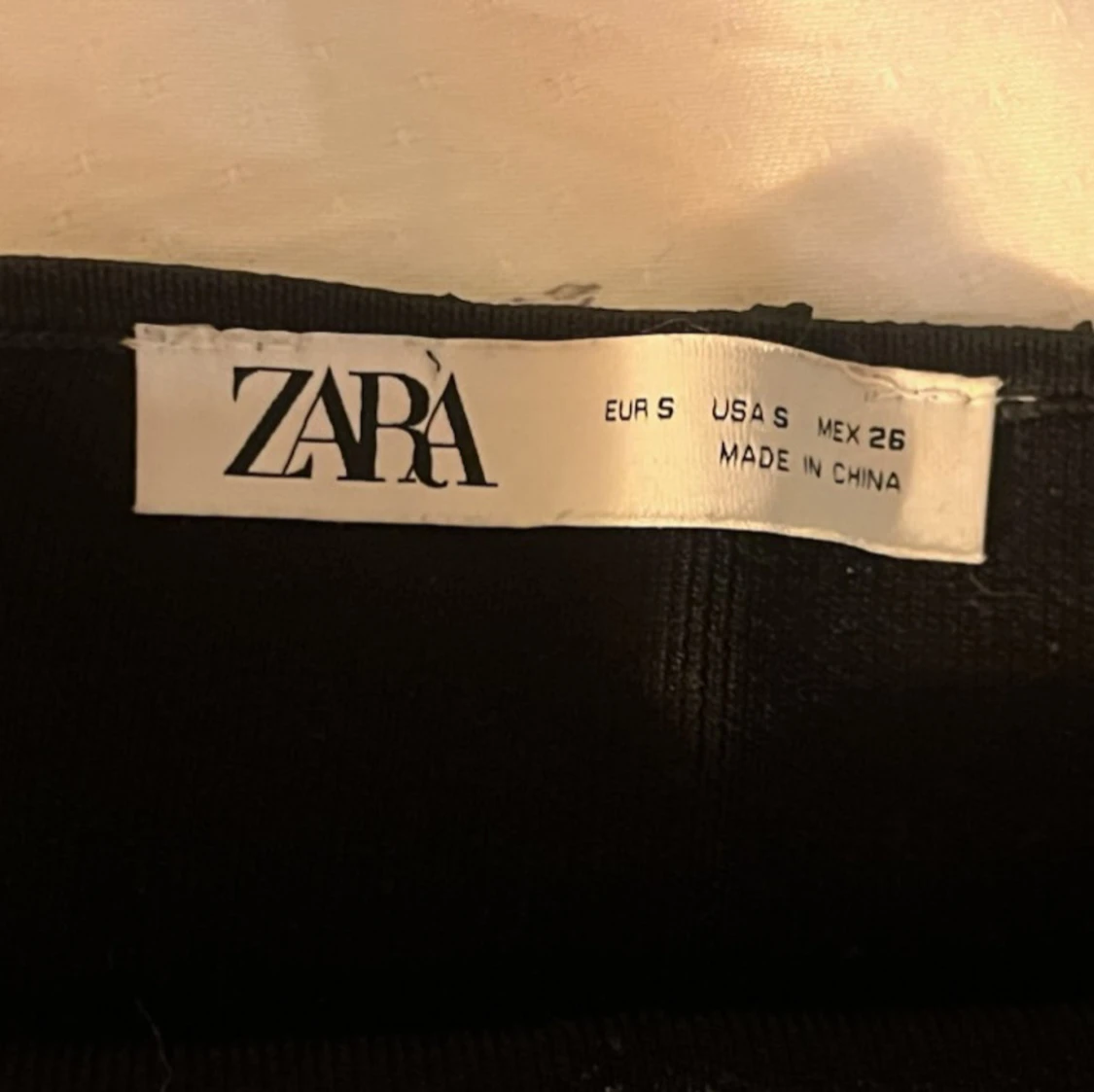 Guldig topp från Zara - 3