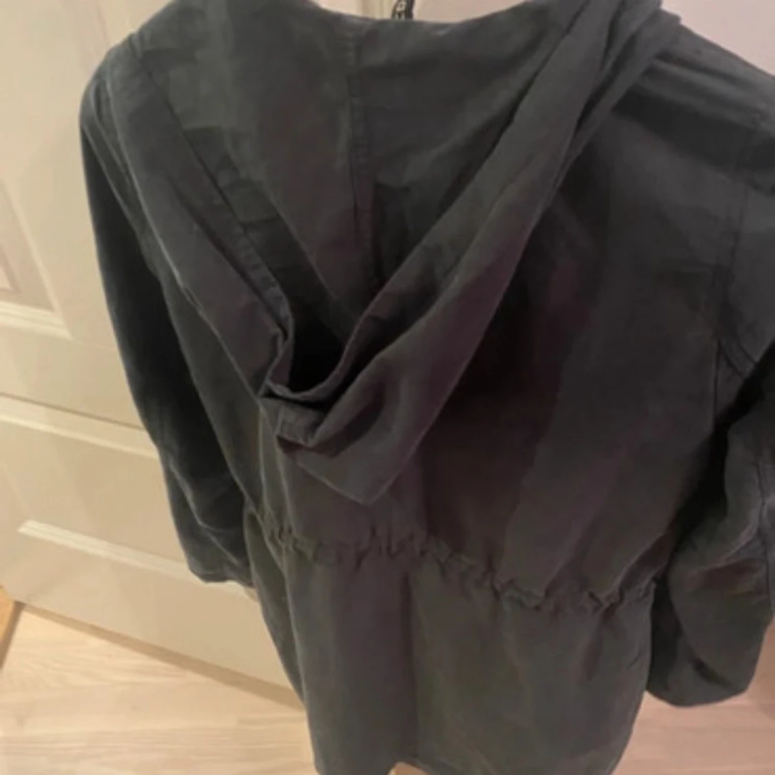 Svart parkajacka från H&M Divided - 2