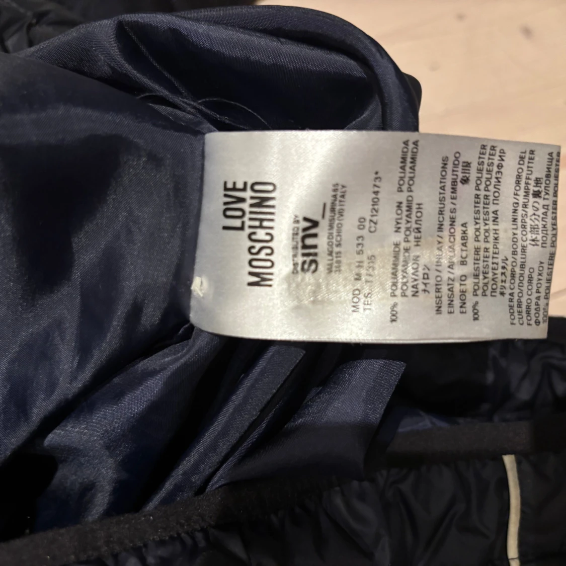 Love Moschino pufferjacka med flaggdetalj - 3