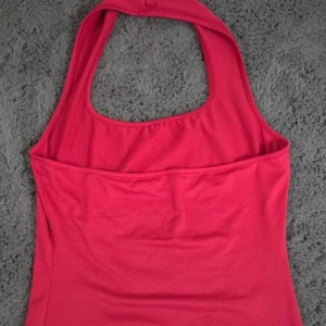 Rött Halterneck Linne - Rött halterneck linne storlek M