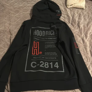 HOODRICH hoodie  - Har haft på mig den ett par gånger men inte använt så ofta, bra skick och snygg 