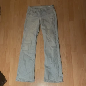 Lågmidjade bootcut jeans - Jeans från H&M, superfina men kommer inte till användning längre