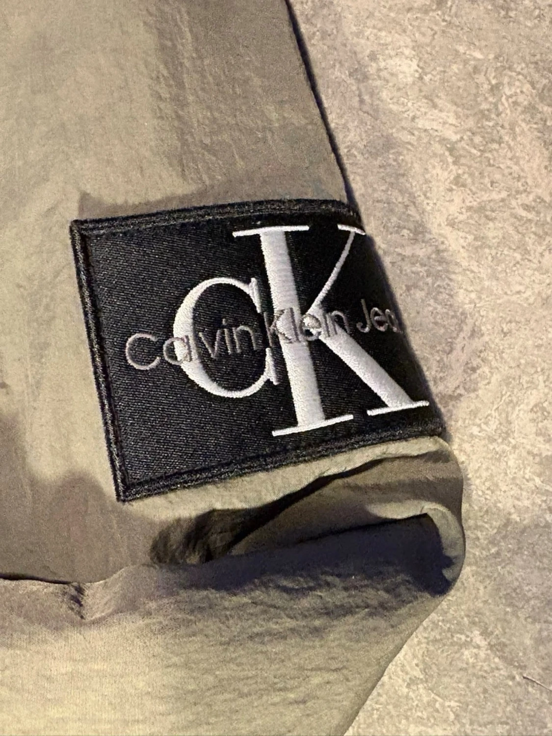 Olivgrön vindjacka från Calvin Klein - 4