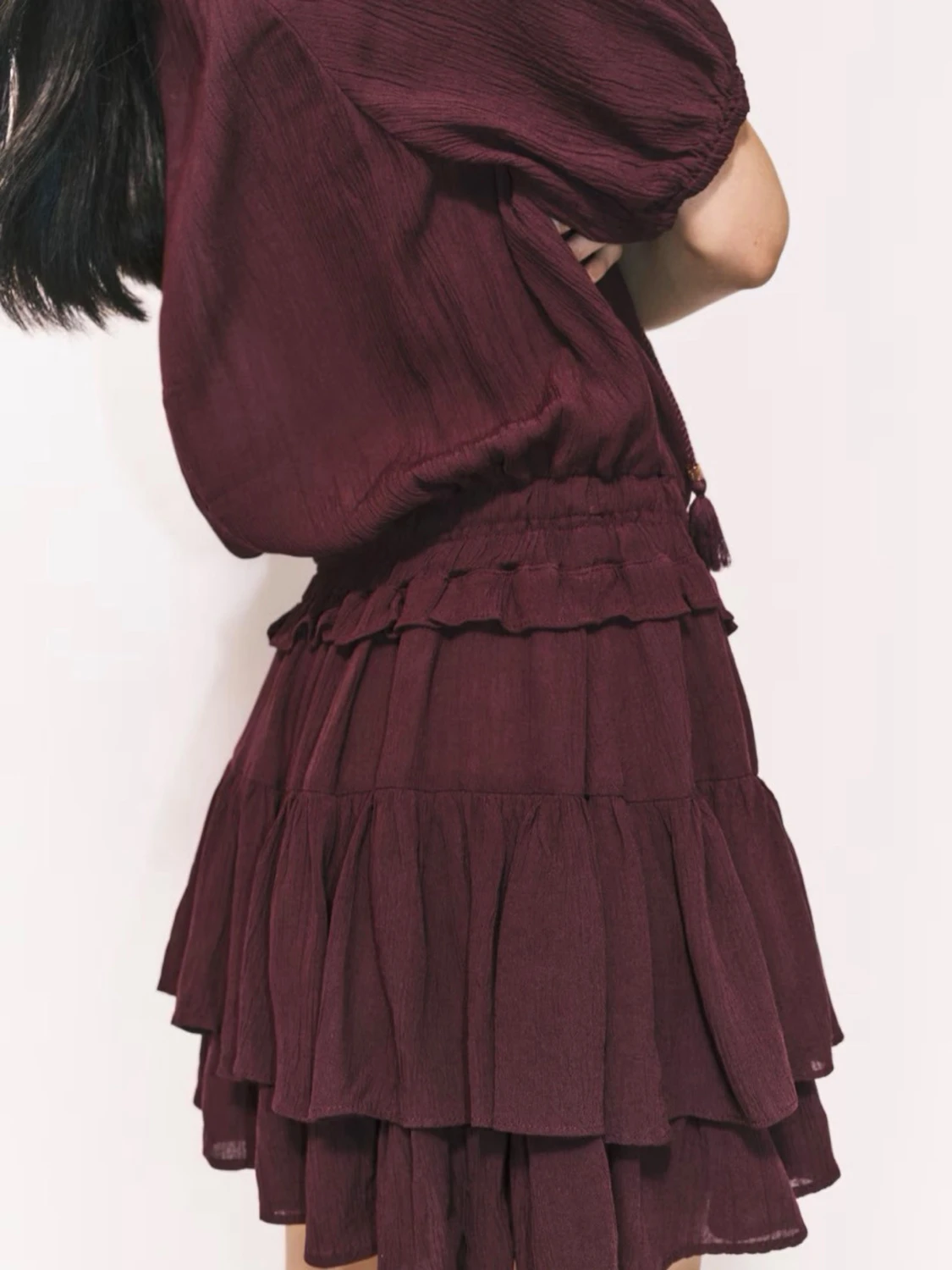 Vinröd volangklänning med snörning - 1