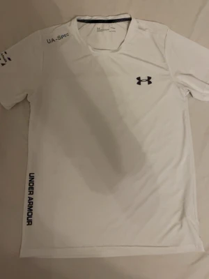 Vit träningströja Under Armour - Vit Under Armour t - shirt