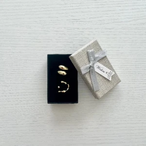 Guldfärgad ringar  - Alla som köper minst tre  ringar får en slumpmässig vald ring på köpet. 🛍️🛍️