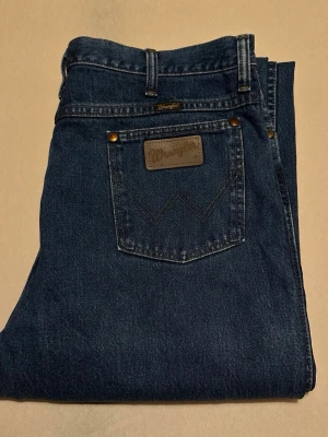 Wrangler Dark Blue Wash Cowboy Cut Jeans W36 L32 -Classic Western Denim - Brand: Wrangler Size: Please see measurements in photos missing tag Material: Cotton denim Style: Denim / Americana / Heritage Era: Early–mid 2000s Found: in the US  Attention: These have been worn and worked in. If flaws bother you, skip them.  Description: Wrangler denim jeans in dark blue wash. Heavyweight cotton denim. Straight leg with a structured, cowboy denim 