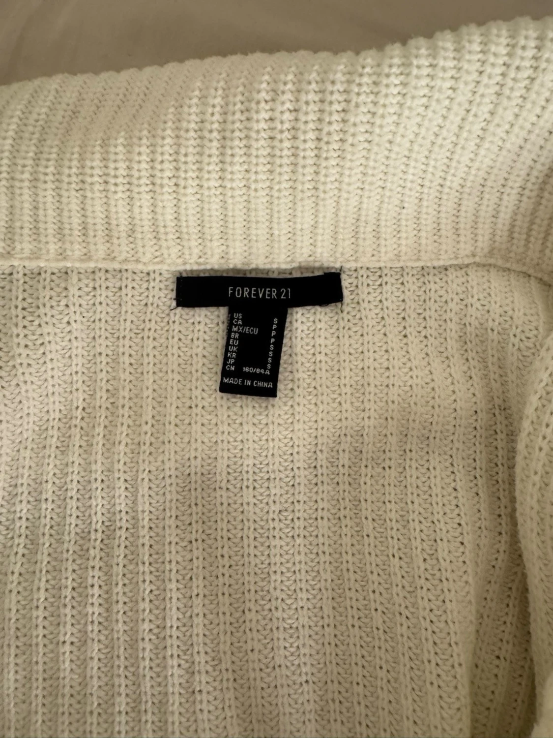 Vit stickad kofta med stor krage - 2