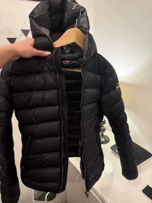 Colmar jacka  - Fin jacka bra skick storlek 46 och passar mig som normalt bär S