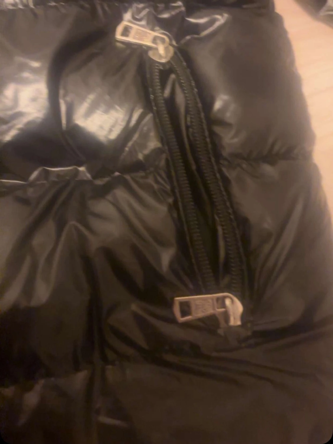 Svart Moncler dunjacka med huva - 6