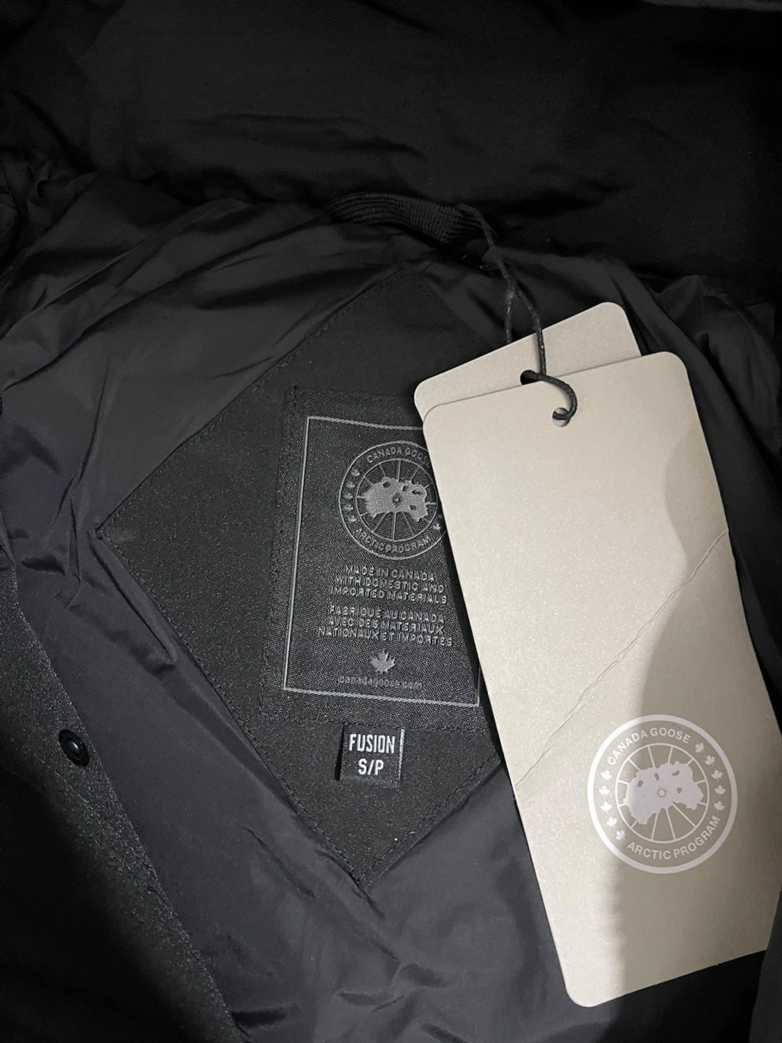 Svart dunjacka för vintern kan diskutera priset - 3