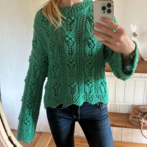 Grön stickad tröja  - Så snygg stickad tröja från Zara! Ascool grön färg! Jättefint skick💖💖