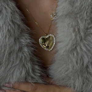 guld halsband - fint guld halsband från ioaku! ny utan lapp💓nypris 699:-  ask tillkommer inte då den är från deras julkalender