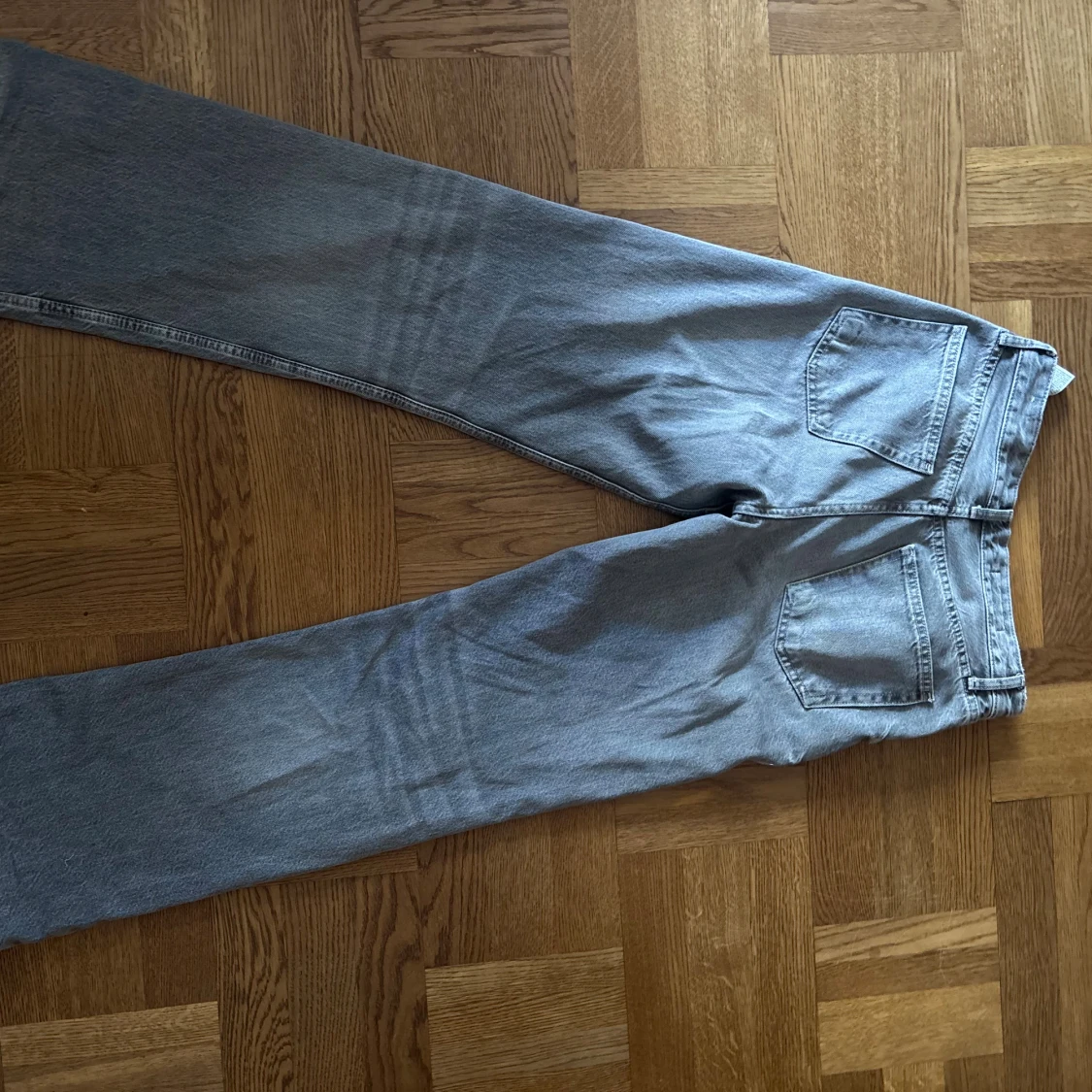 Grå wide leg jeans från Zara, strl 38 - 2